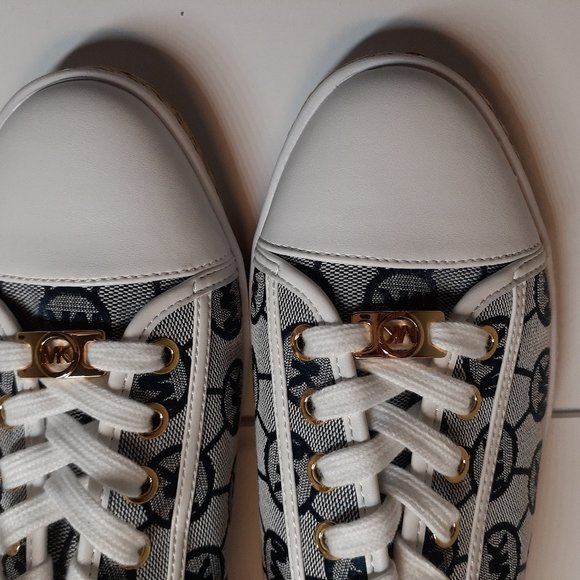 Michael Kors Bailee Logo Sneakers. - Picture 7 of 7